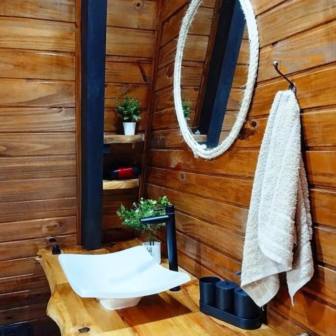 木屋 Romantica Com Hidromassagem Prox Ao Centro. *