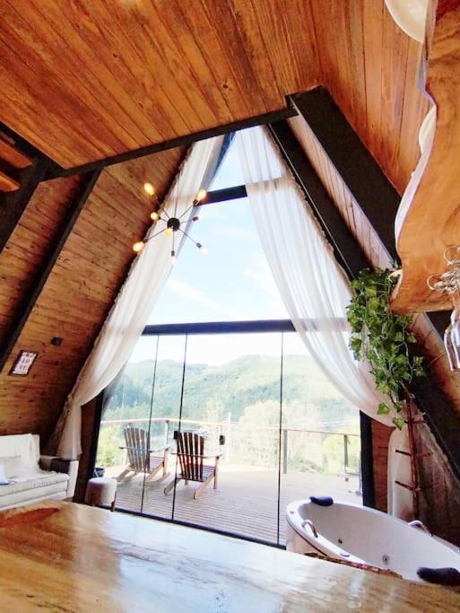 Romantica Com Hidromassagem Prox Ao Centro. 木屋 *